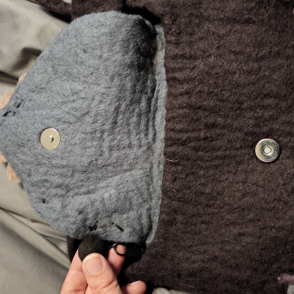 Handmade Wool Bag - Picture 10 of 11